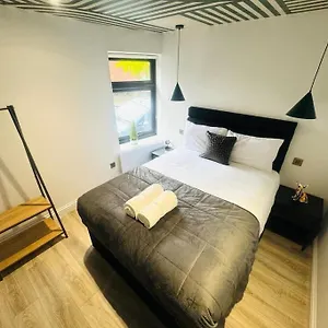 99 Apartment, Trendy Location London